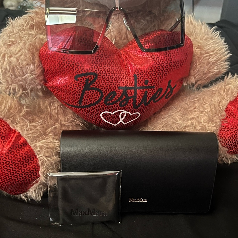 Stylish Oversized Sunglasses - image 2